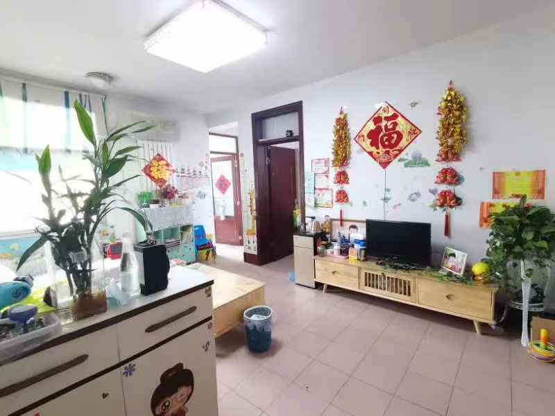 尚賢中學(xué)對(duì)過文教小區(qū)普通裝修3室1廳1衛(wèi)76m274萬元