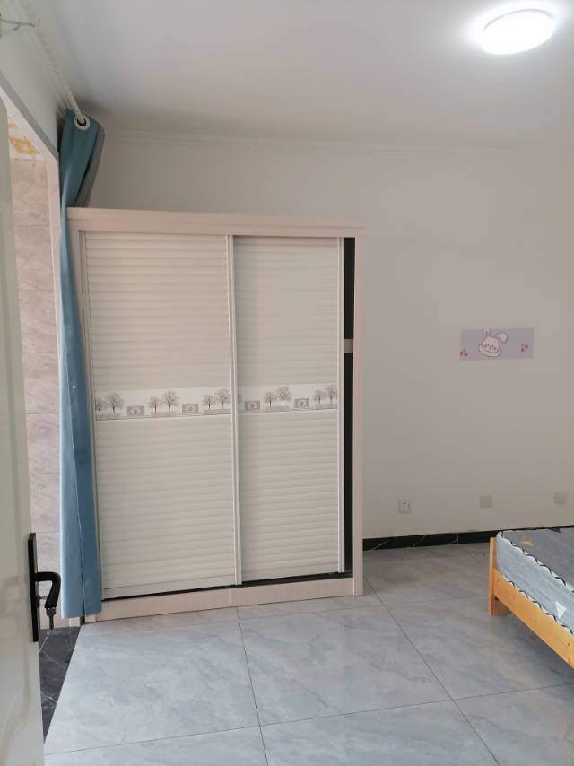 杏騰國際新樓好樓層，裝修新，有部分家具