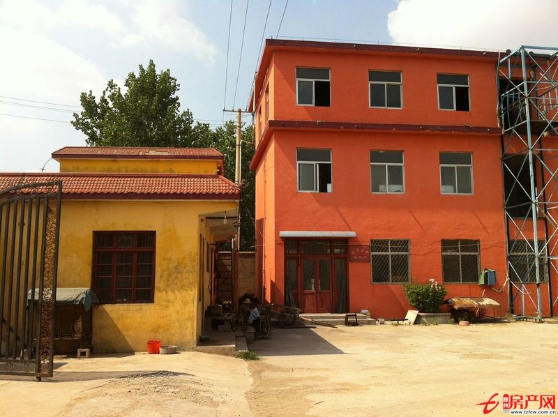 滕平路段廠房出租,院內(nèi)寬闊