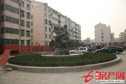 急售荊河小區(qū)三室黃金樓層精裝修