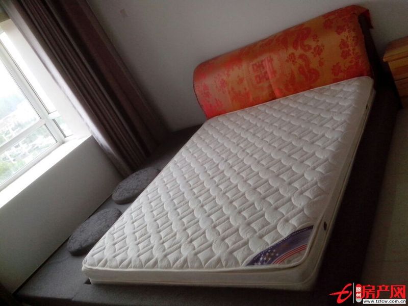 陽光麗景精裝修兩居，室簡單家具、拎包即住