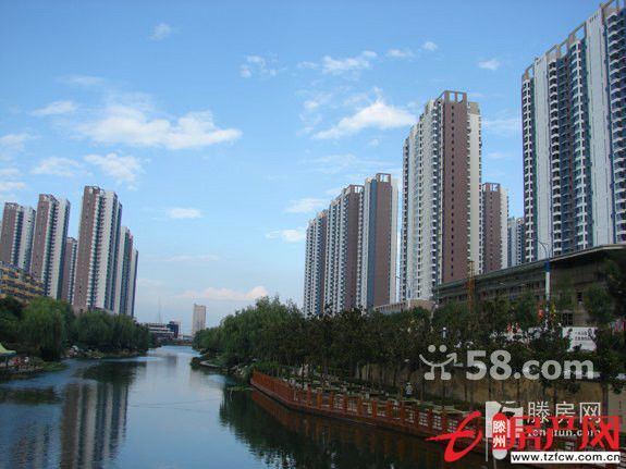 中央城一百平米經(jīng)典兩室兩廳戶型，黃金地段，黃金樓層，精裝修