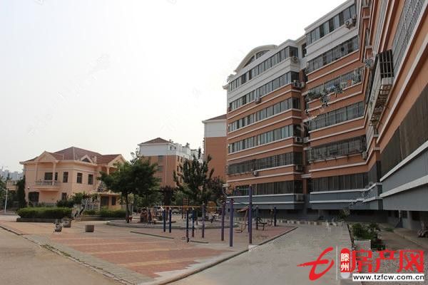 荊河小區，簡單裝修，證滿五年，三室向陽，經典多層，上學方便