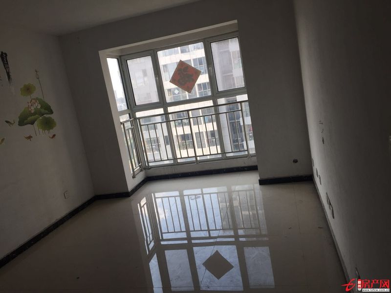 威尼斯六區三室二廳，南北通透，含儲藏室