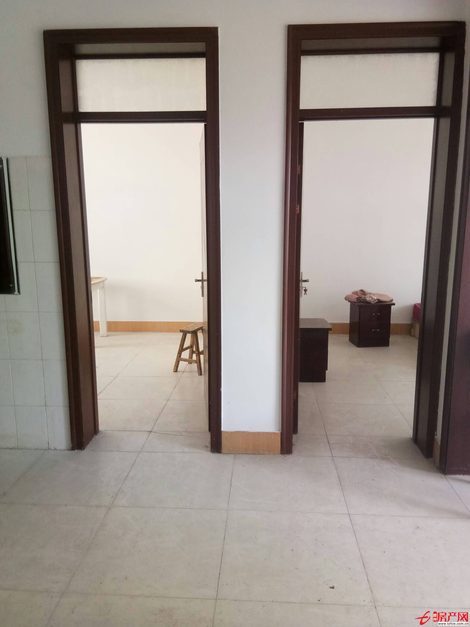 煤炭局宿舍二樓三室兩廳，三室一廳朝陽(yáng)，有證需全款屬于滕北前進(jìn)