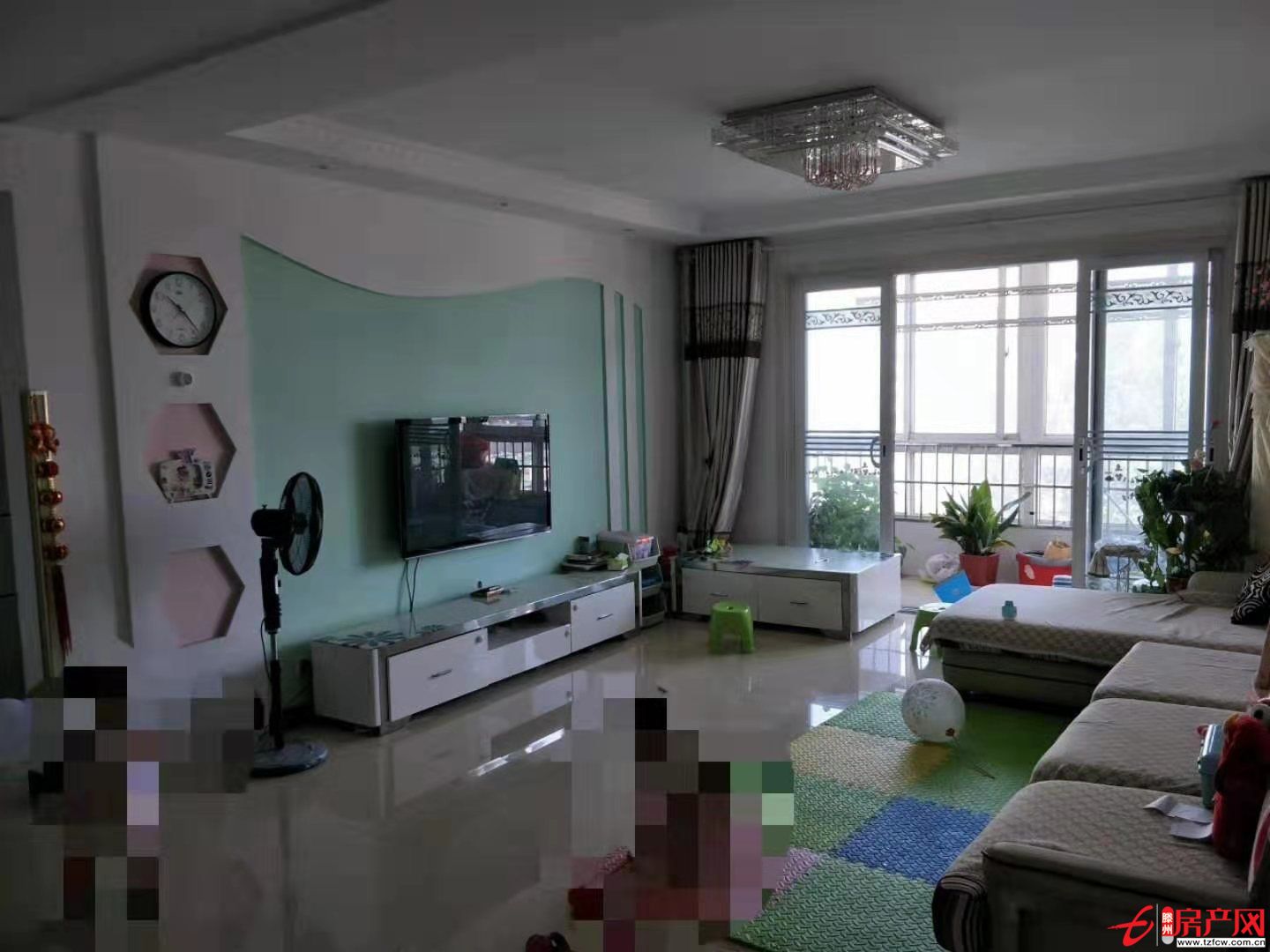 匯龍和諧康城C區三室兩廳兩衛，兩室向陽。精裝，證滿兩年可貸款