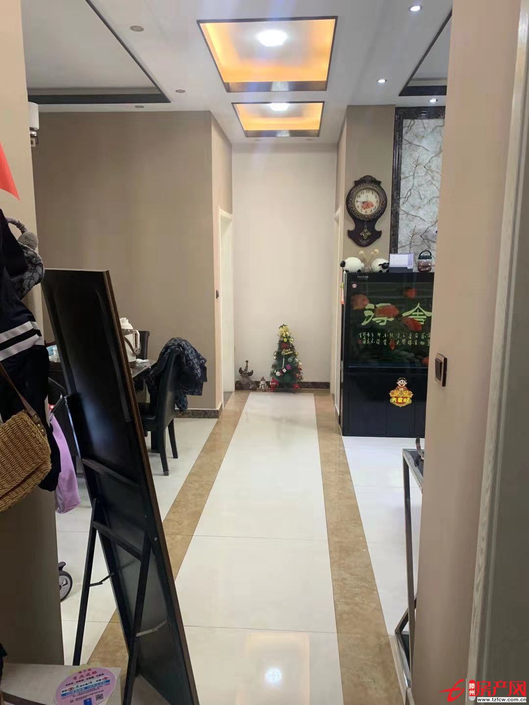 城東涵翠苑b區(qū),多層客廳朝陽精裝三居室,送家具,拎包即住