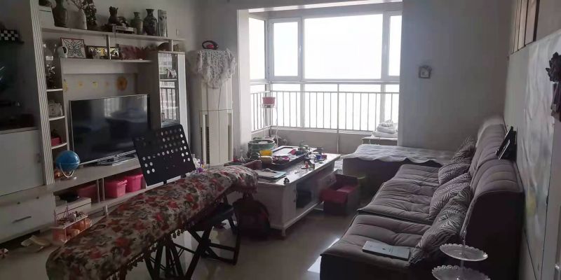 中央城B區(qū)中間樓層，有儲(chǔ)藏室、車位，南北通透，兩室朝陽