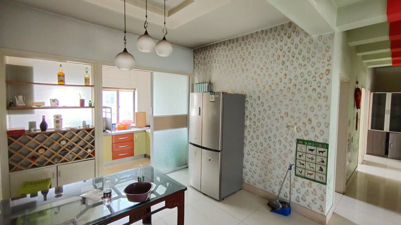 新金葉花園 精裝家具家電齊全拎包住隨時(shí)看房 2萬(wàn)/年4室2廳2衛(wèi)258m21666元/月