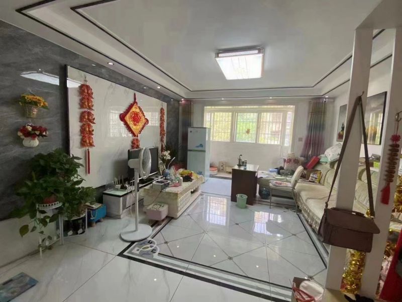 精裝修3室2廳2衛121m2127萬元